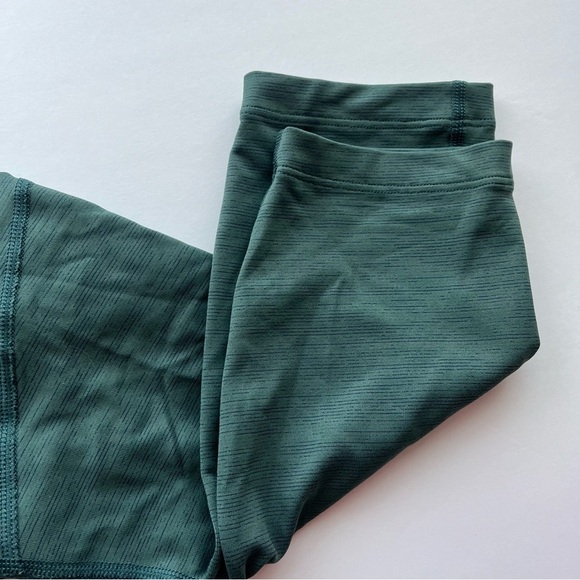 Outdoor Voices • Tech Sweat Flex 7/8 Leggings Evergreen - Picture 6 of 11